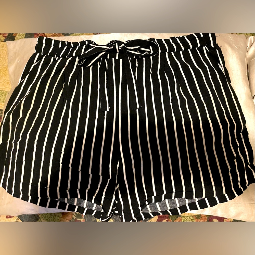 ❤️EXCELLENT CONDITION❤️Ambiance Apparel ❤️short shorts.❤️Women’s Size 1X❤️